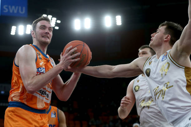 比如后手翻 比如后手翻