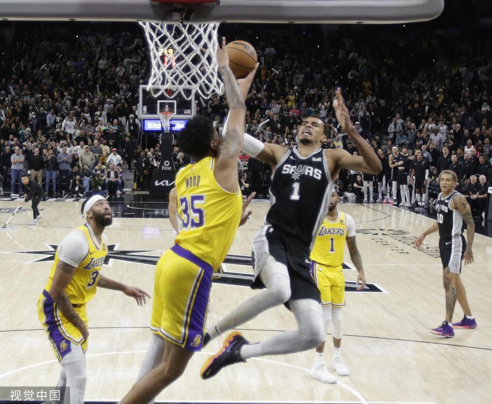 他在绿茵场 他在绿茵场