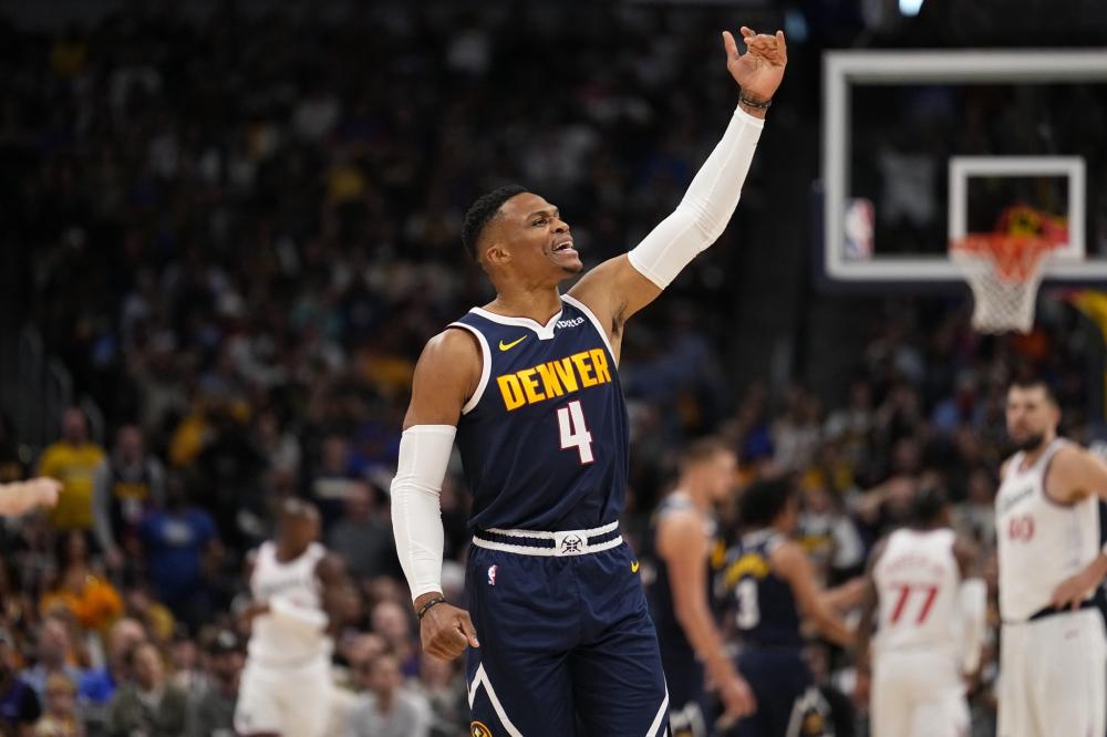 在替补席 在替补席